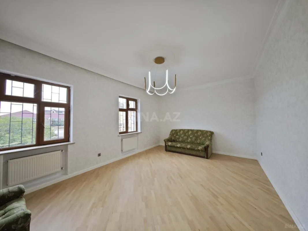Satılır 5 otaqlı həyət evi 240 m²