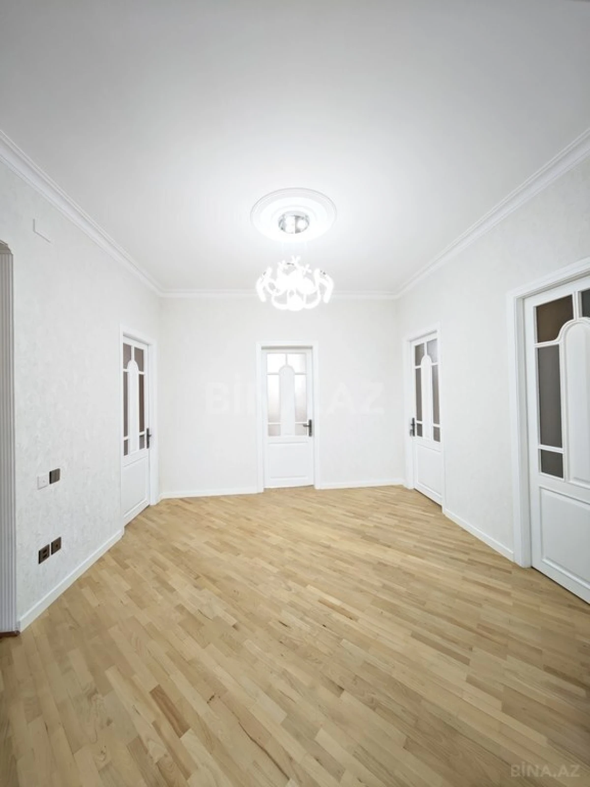 Satılır 5 otaqlı həyət evi 240 m²