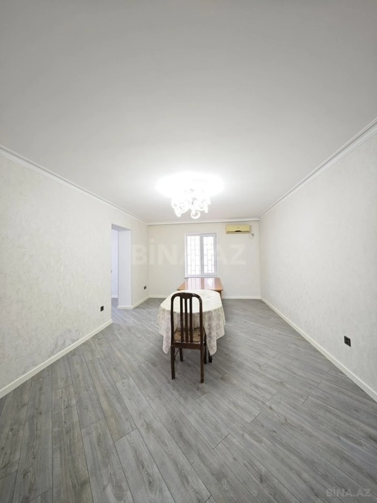 Satılır 5 otaqlı həyət evi 240 m²