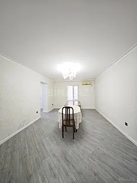 Satılır 5 otaqlı həyət evi 240 m²