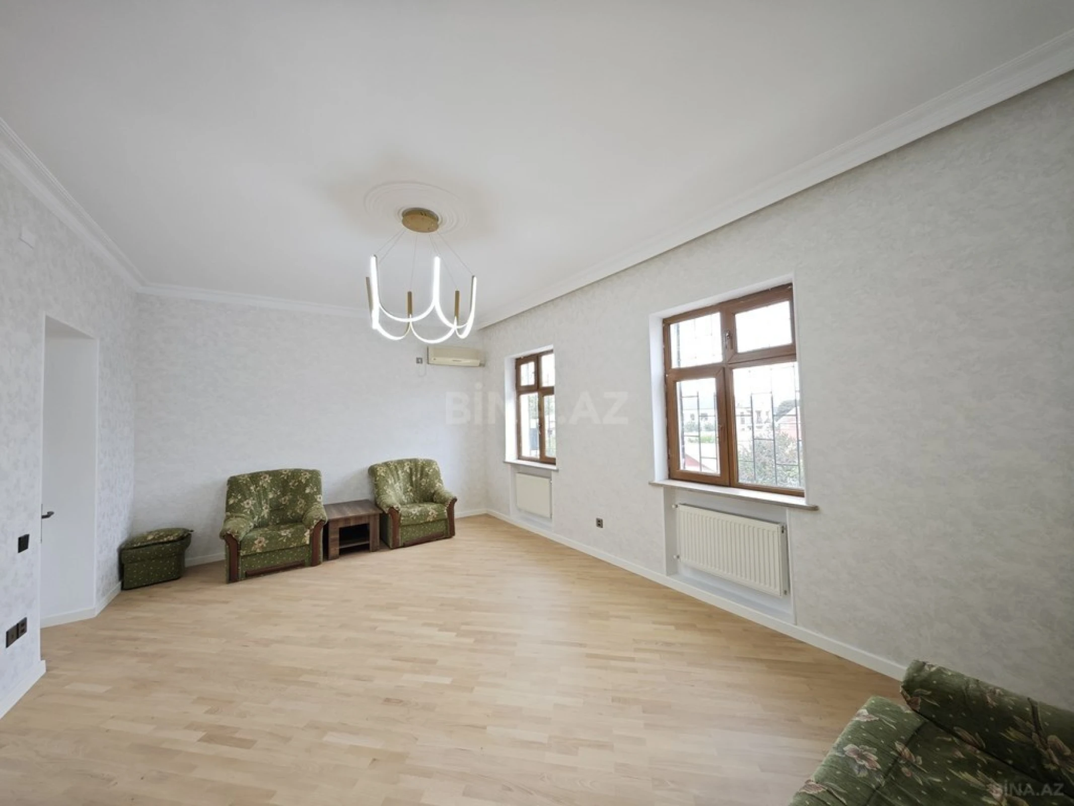 Satılır 5 otaqlı həyət evi 240 m²