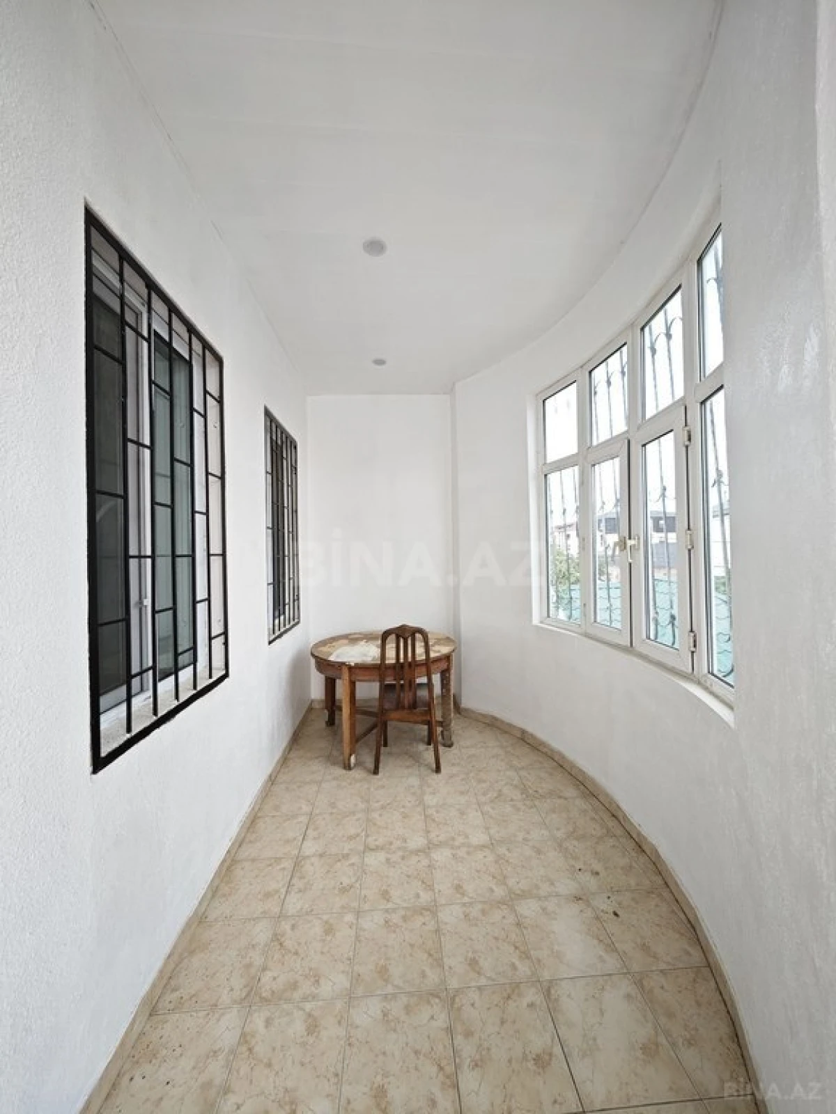 Satılır 5 otaqlı həyət evi 240 m²