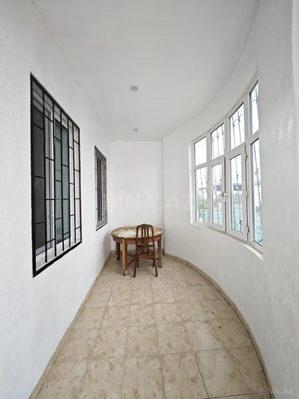 Satılır 5 otaqlı həyət evi 240 m²