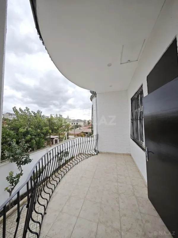 Satılır 5 otaqlı həyət evi 240 m²