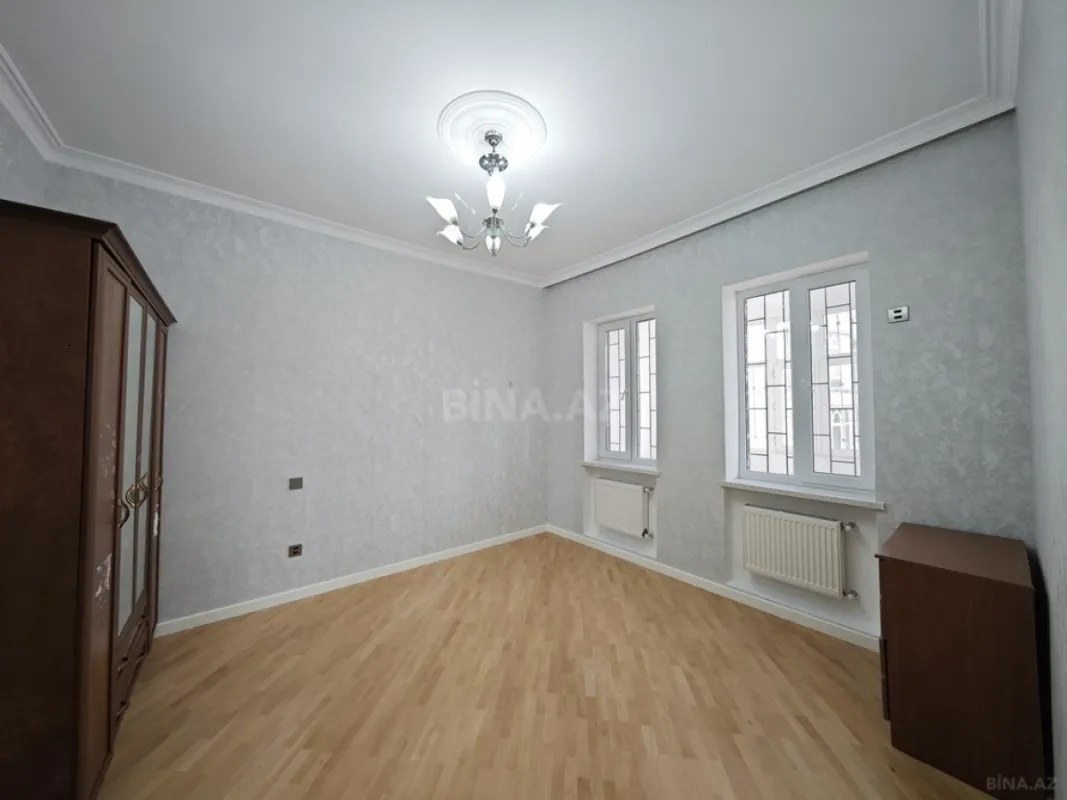 Satılır 5 otaqlı həyət evi 240 m²