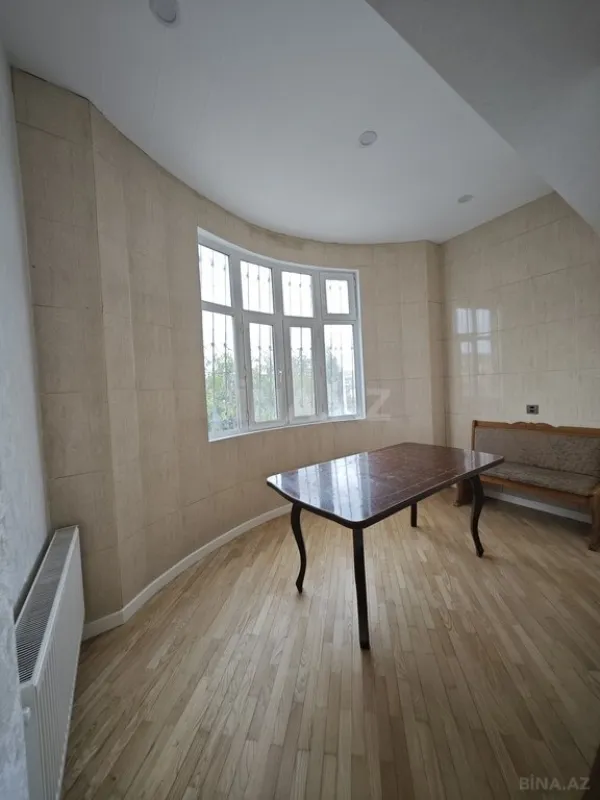 Satılır 5 otaqlı həyət evi 240 m²