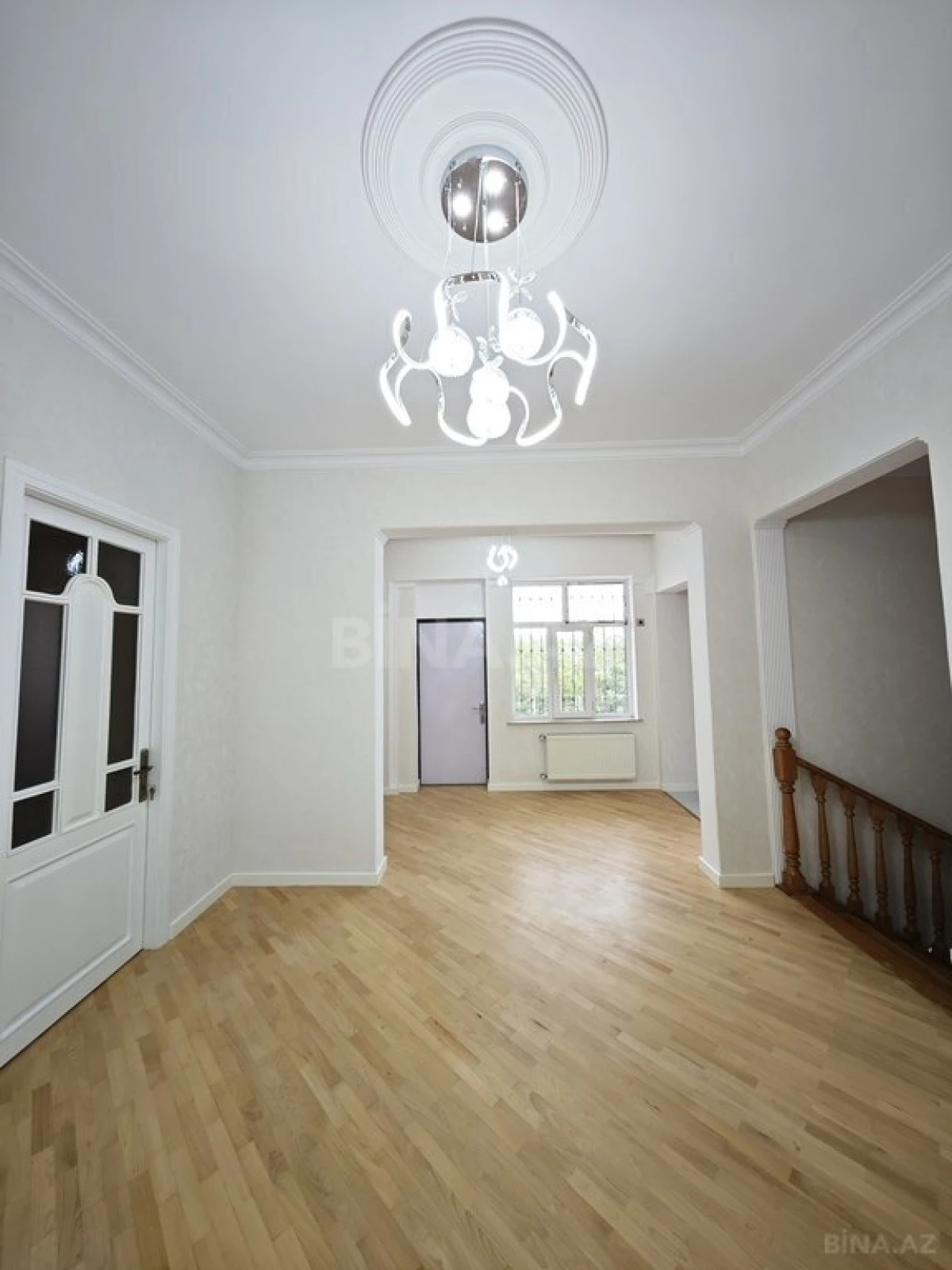 Satılır 5 otaqlı həyət evi 240 m²