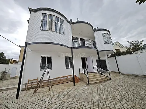 Satılır 5 otaqlı həyət evi 240 m²