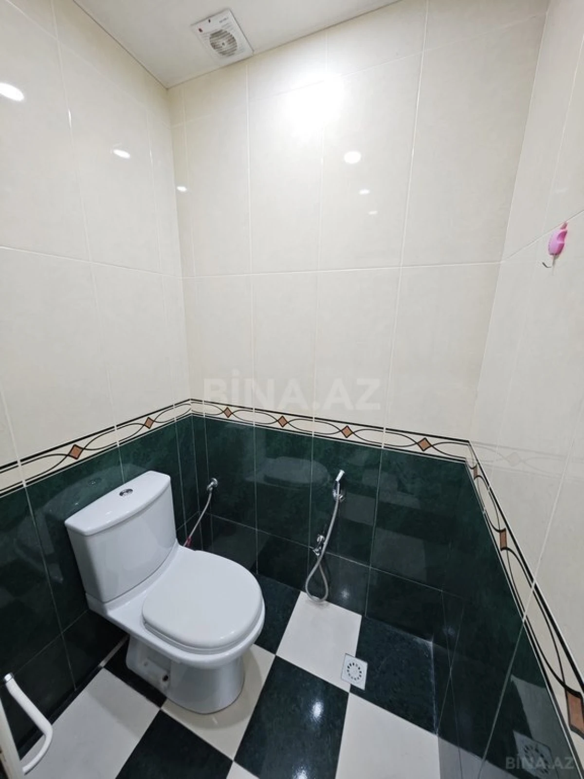 Satılır 5 otaqlı həyət evi 240 m²