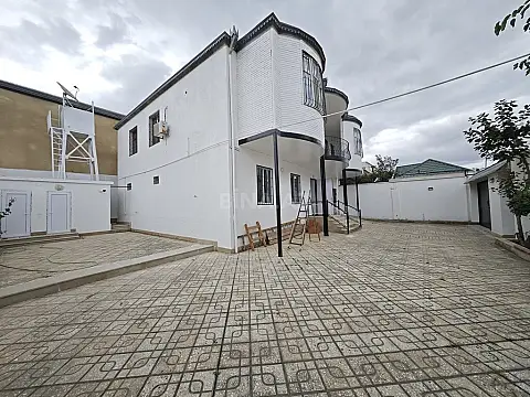 Satılır 5 otaqlı həyət evi 240 m²