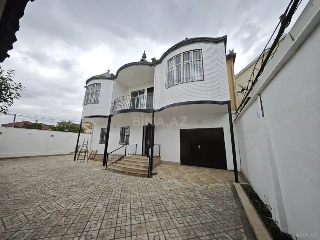 Satılır 5 otaqlı həyət evi 240 m²