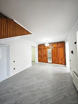 Satılır 5 otaqlı həyət evi 240 m²