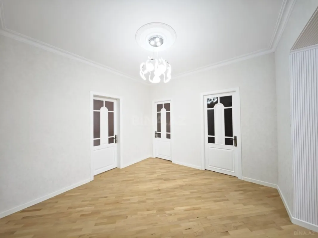 Satılır 5 otaqlı həyət evi 240 m²