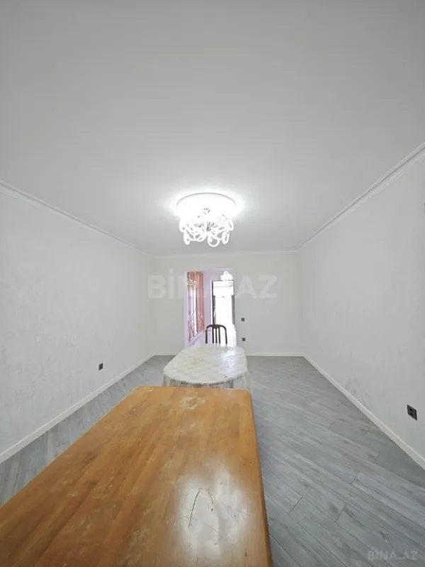 Satılır 5 otaqlı həyət evi 240 m²
