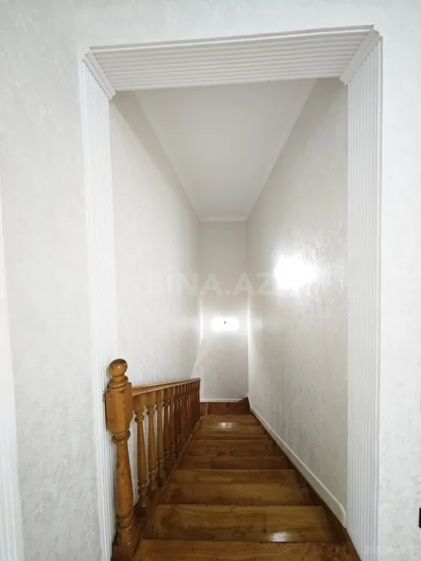Satılır 5 otaqlı həyət evi 240 m²