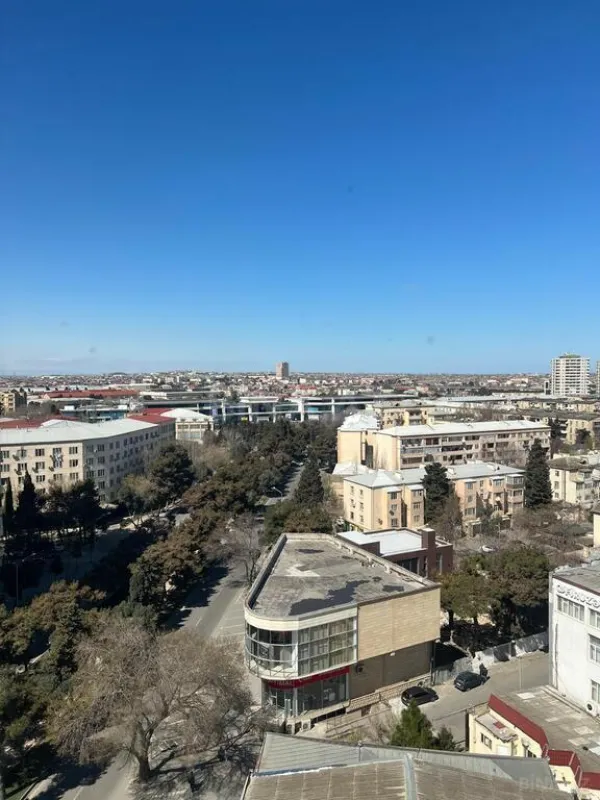 Satılır 4 otaqlı mənzil 145 m²