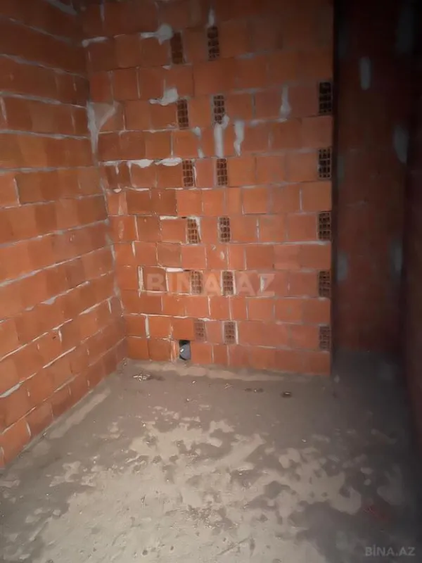 Satılır 4 otaqlı mənzil 145 m²