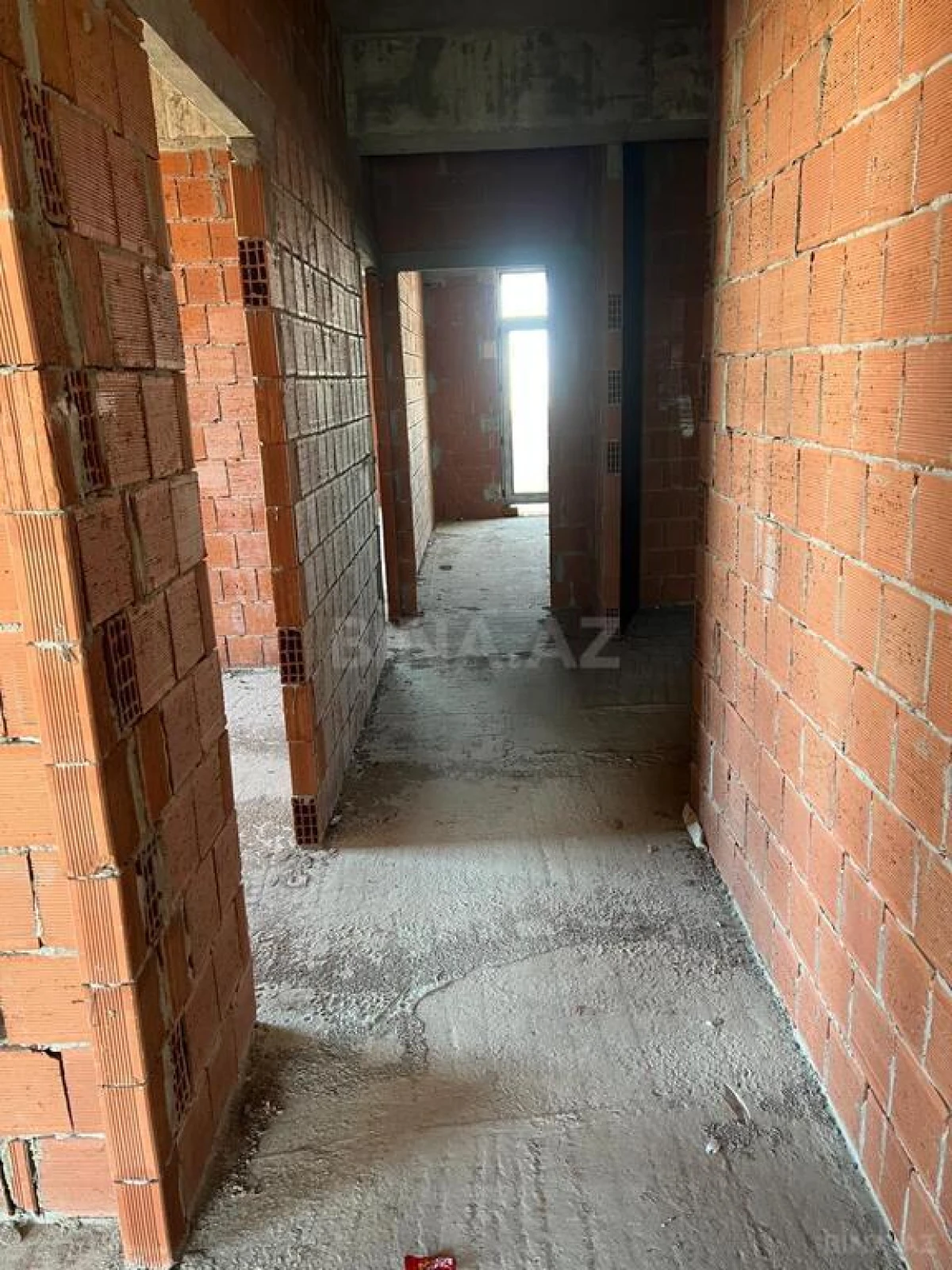 Satılır 4 otaqlı mənzil 145 m²