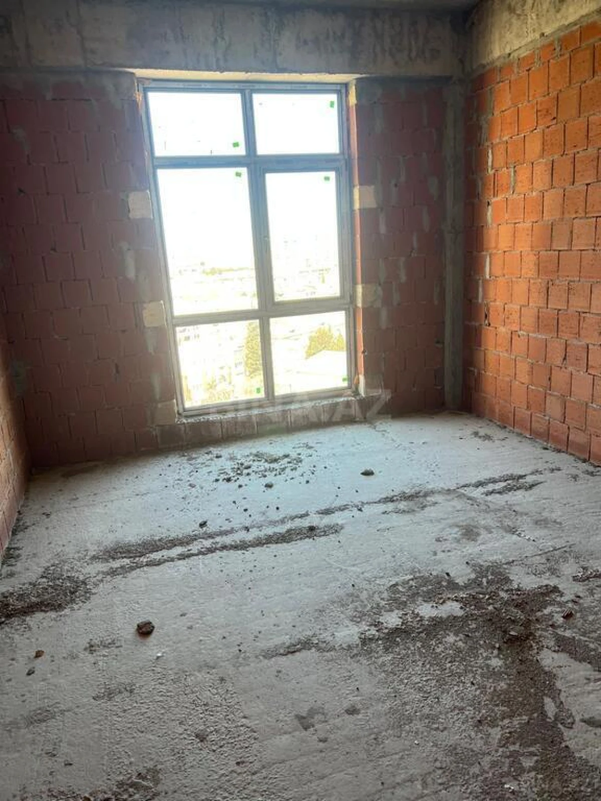 Satılır 4 otaqlı mənzil 145 m²