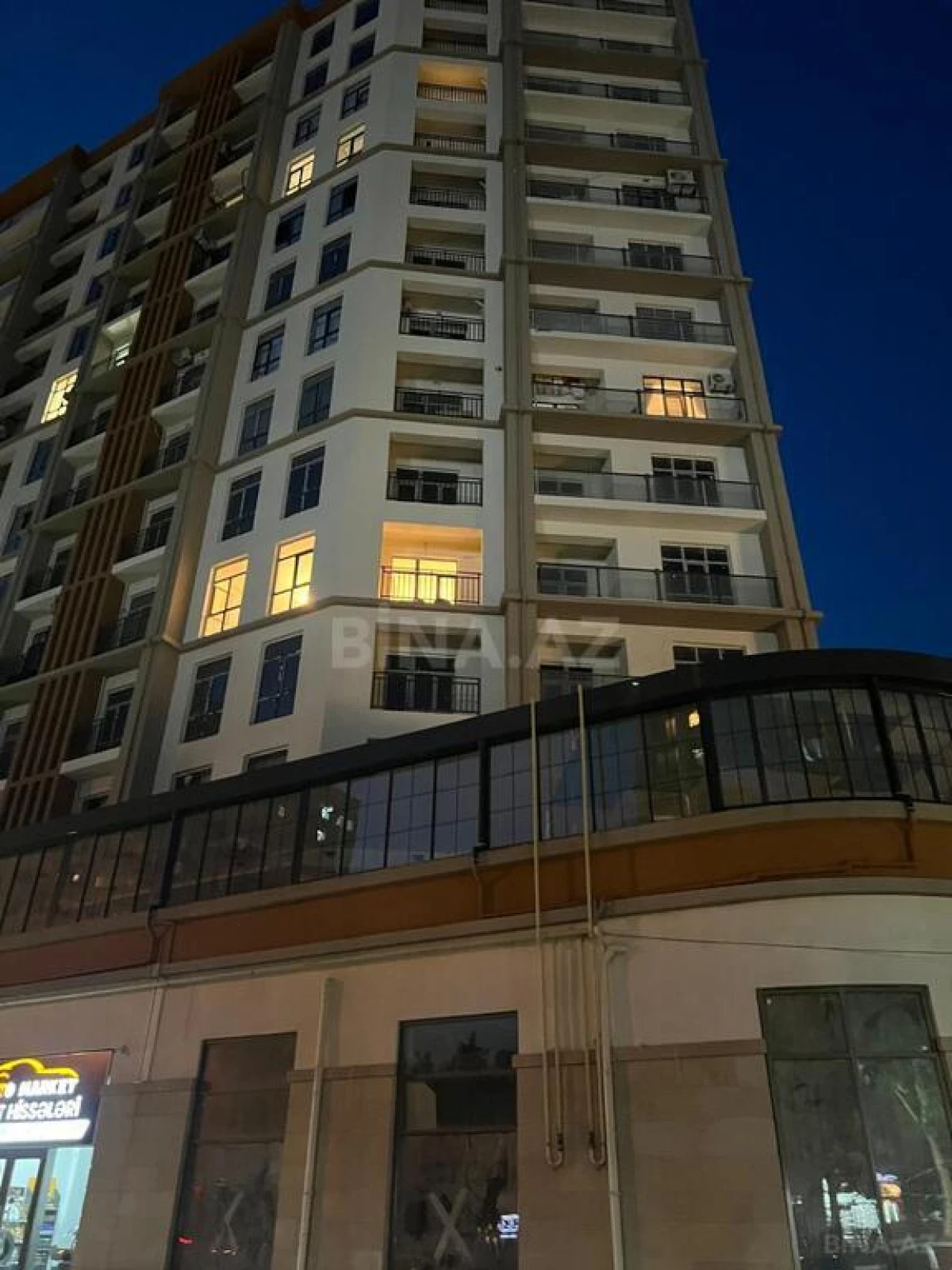 Satılır 4 otaqlı mənzil 145 m²