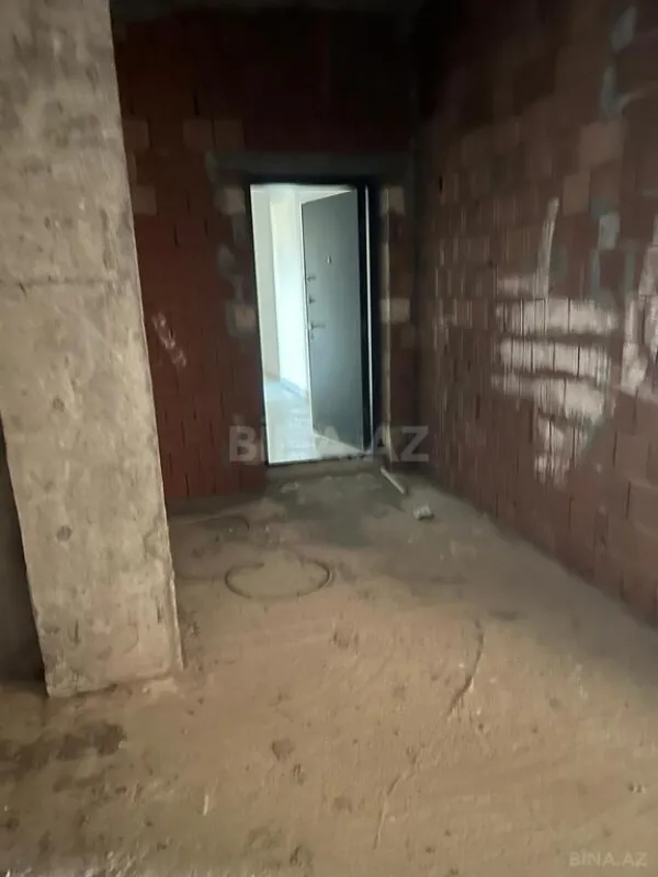 Satılır 4 otaqlı mənzil 145 m²