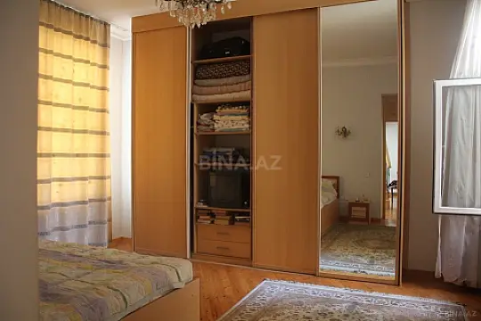 Satılır 6 otaqlı həyət evi 500 m²