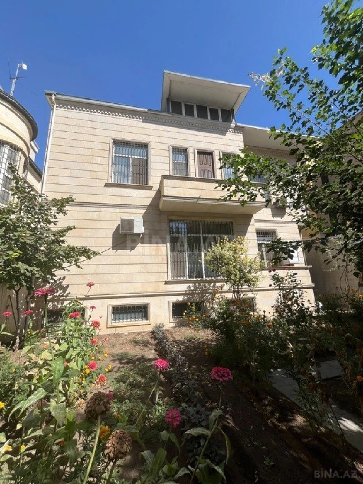 Satılır 6 otaqlı həyət evi 500 m²