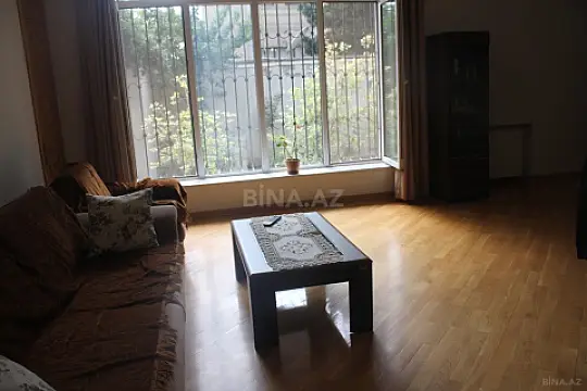 Satılır 6 otaqlı həyət evi 500 m²