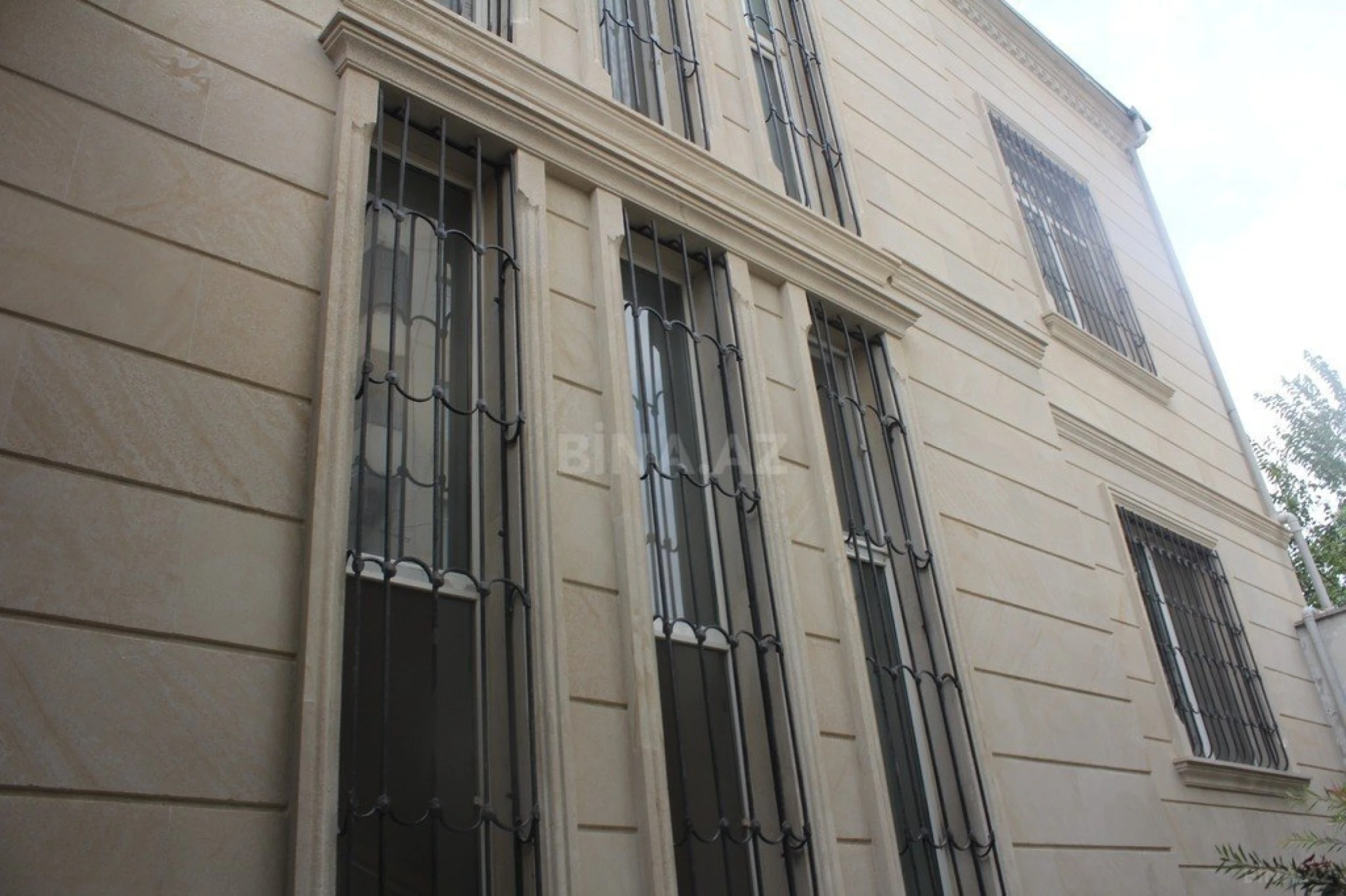 Satılır 6 otaqlı həyət evi 500 m²