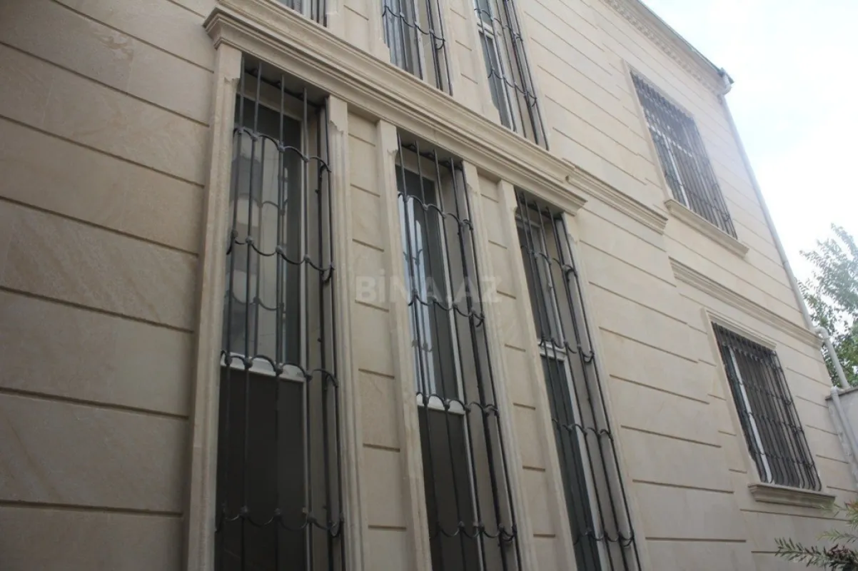 Satılır 6 otaqlı həyət evi 500 m²