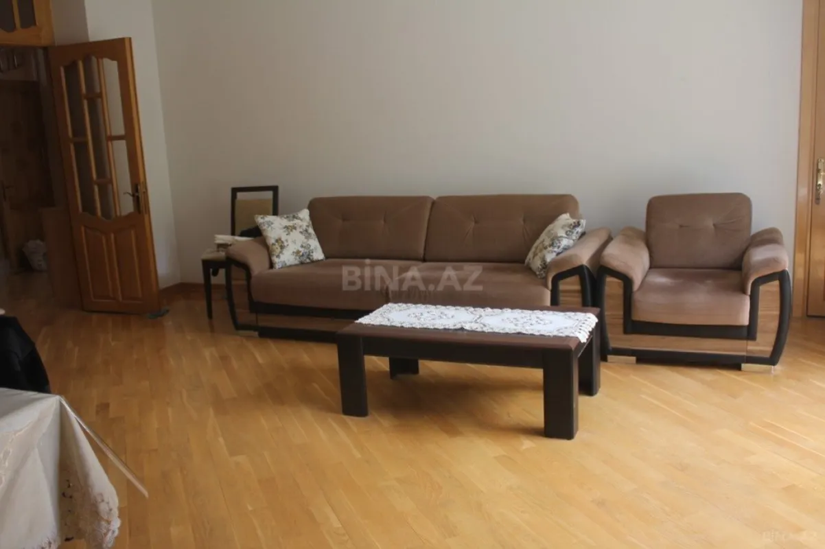 Satılır 6 otaqlı həyət evi 500 m²