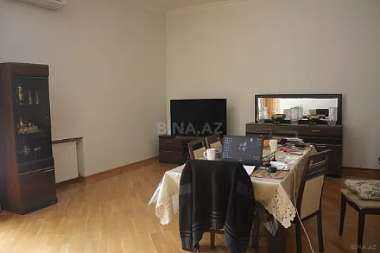 Satılır 6 otaqlı həyət evi 500 m²