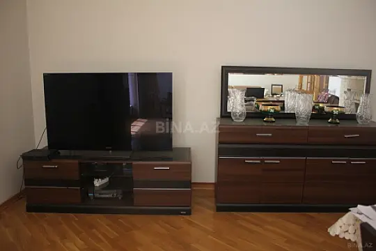 Satılır 6 otaqlı həyət evi 500 m²
