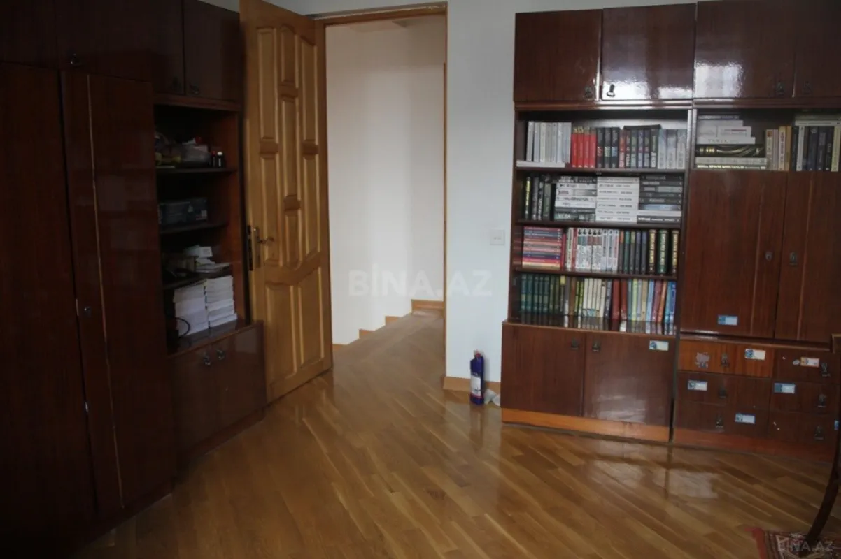 Satılır 6 otaqlı həyət evi 500 m²
