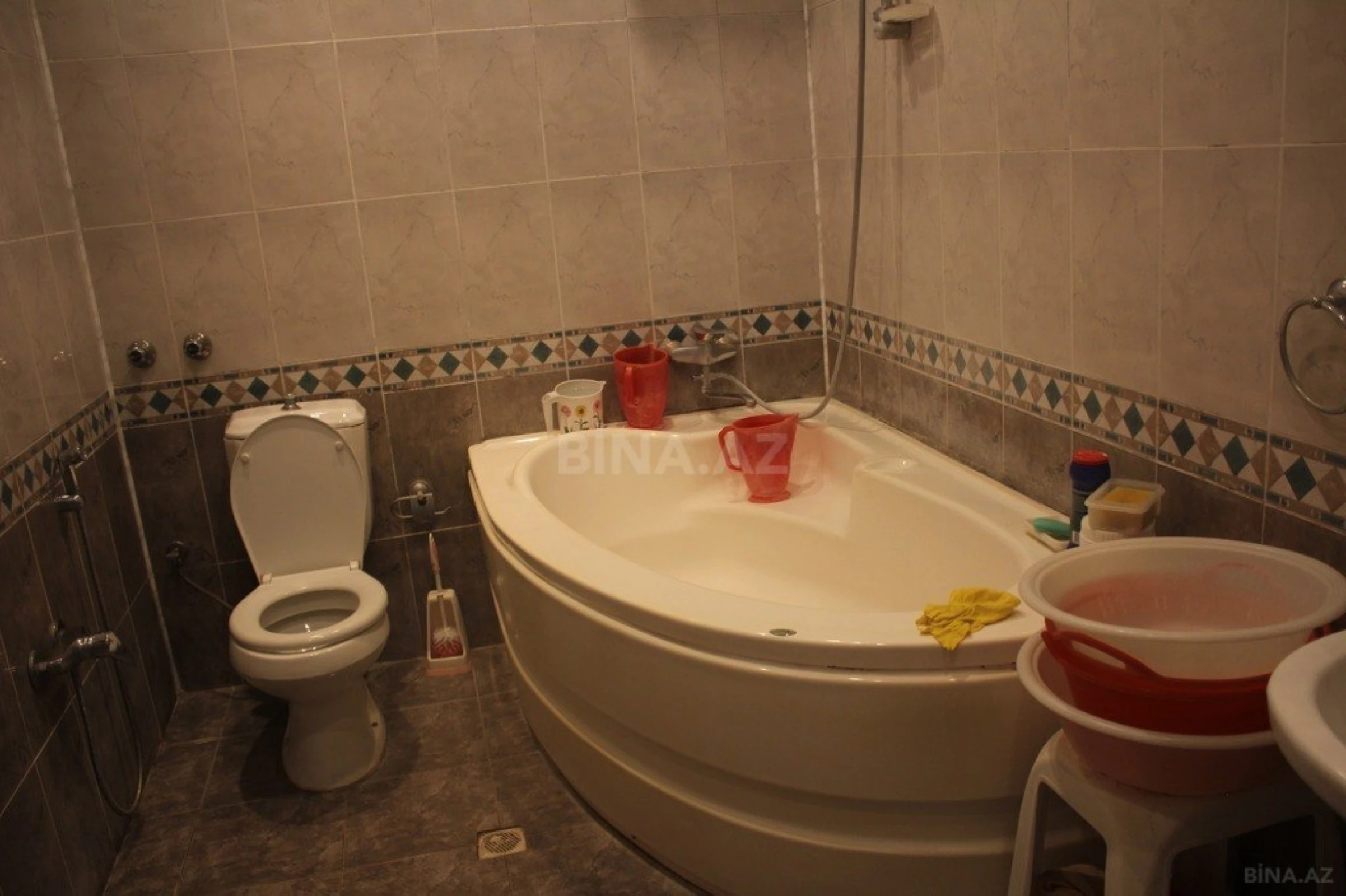 Satılır 6 otaqlı həyət evi 500 m²