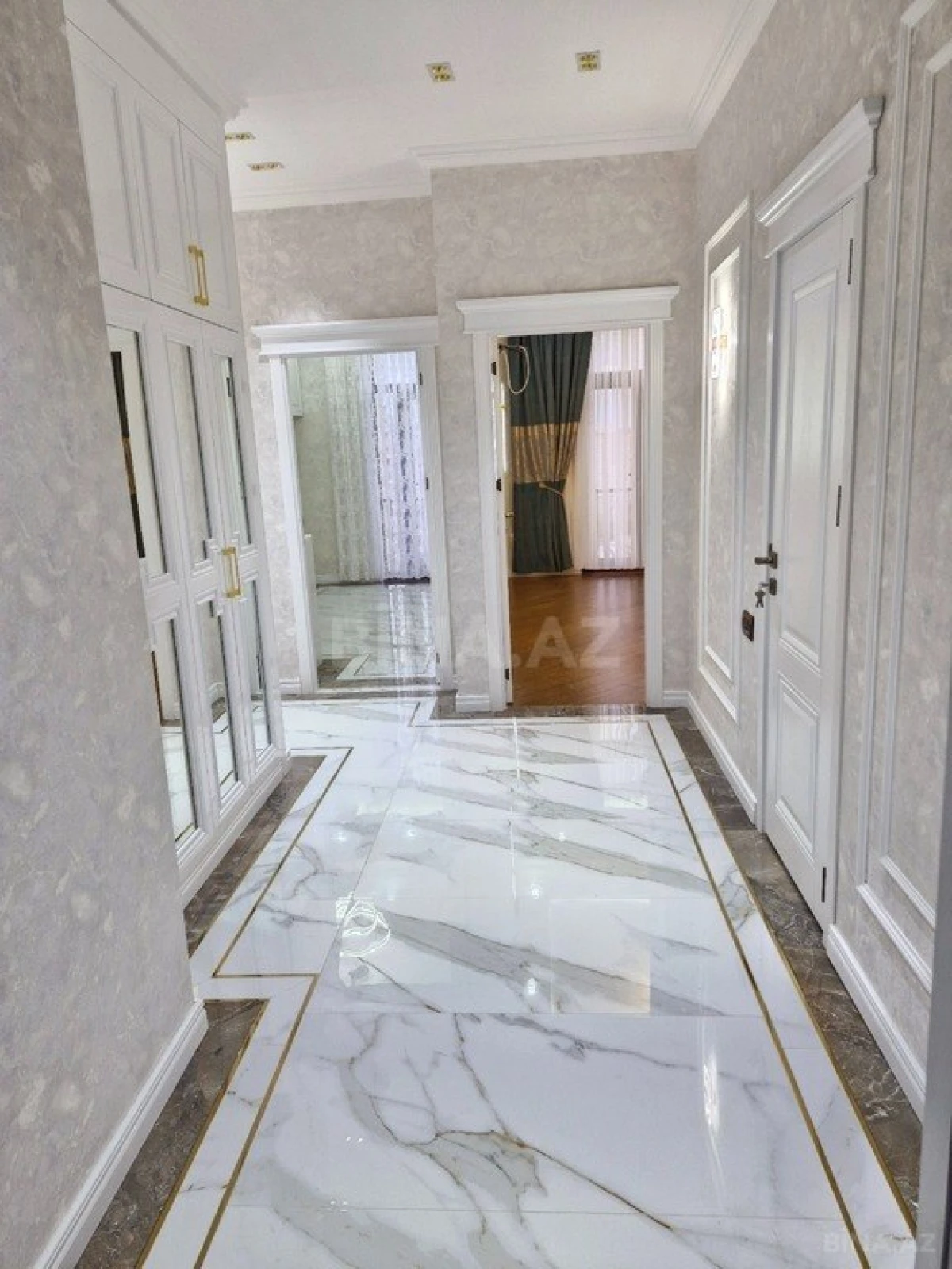 Satılır 3 otaqlı mənzil 114 m²