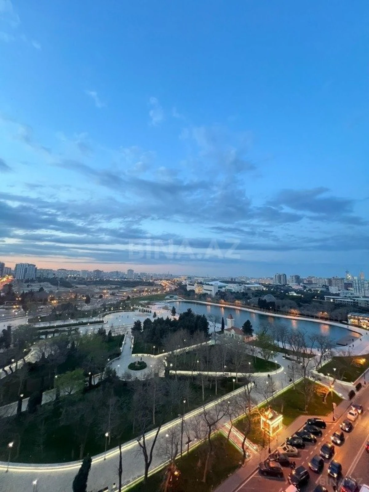 Satılır 4 otaqlı mənzil 200 m²