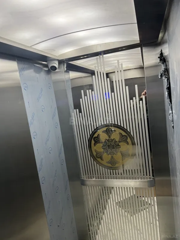 Satılır 4 otaqlı mənzil 200 m²