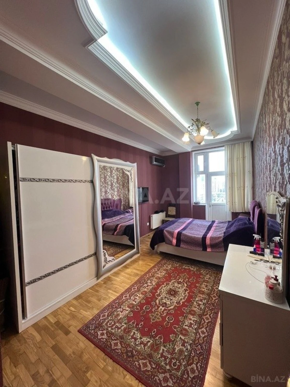 Satılır 4 otaqlı mənzil 200 m²