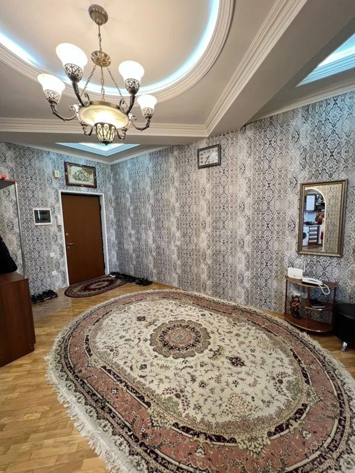 Satılır 4 otaqlı mənzil 200 m²