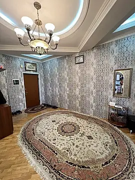 Satılır 4 otaqlı mənzil 200 m²