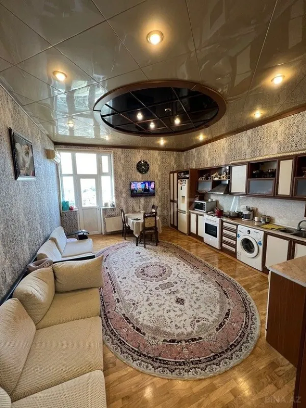 Satılır 4 otaqlı mənzil 200 m²