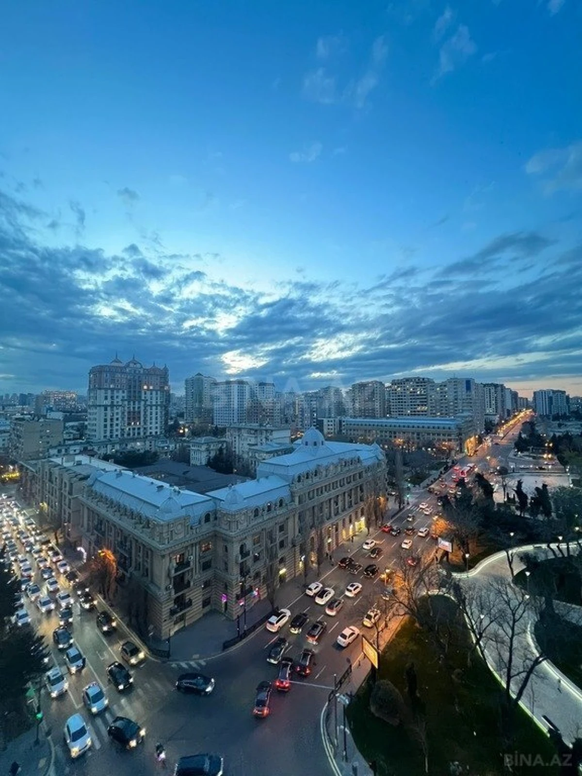 Satılır 4 otaqlı mənzil 200 m²