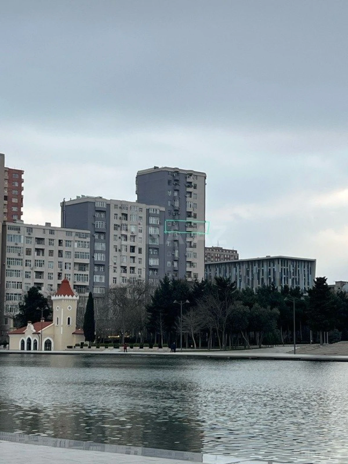 Satılır 4 otaqlı mənzil 200 m²