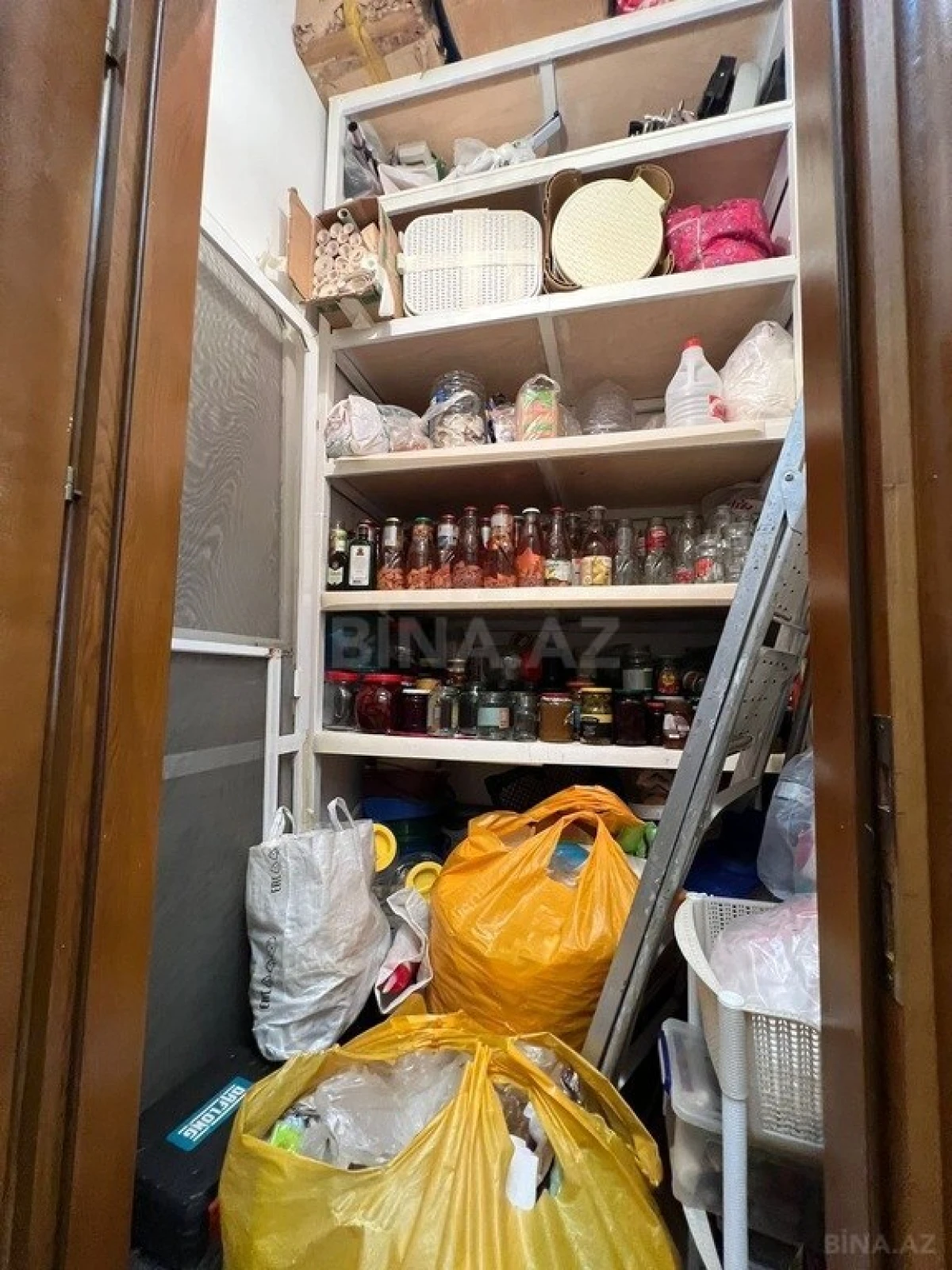 Satılır 4 otaqlı mənzil 200 m²