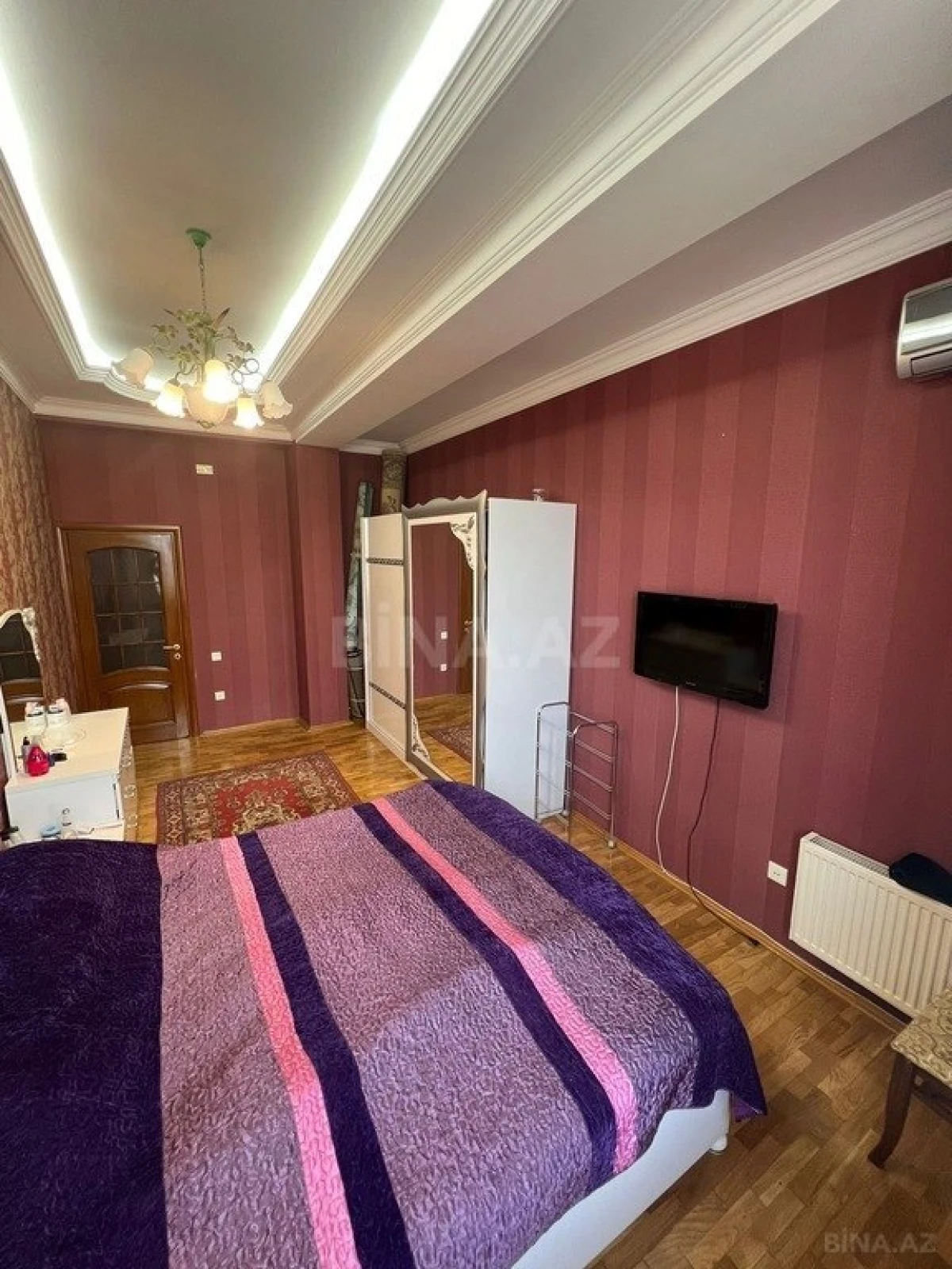 Satılır 4 otaqlı mənzil 200 m²