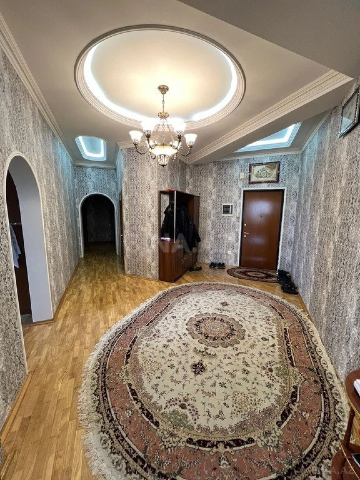 Satılır 4 otaqlı mənzil 200 m²