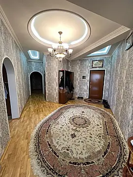 Satılır 4 otaqlı mənzil 200 m²