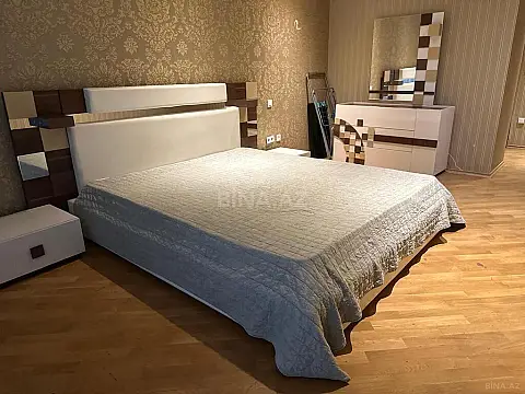 Satılır 4 otaqlı mənzil 180 m²