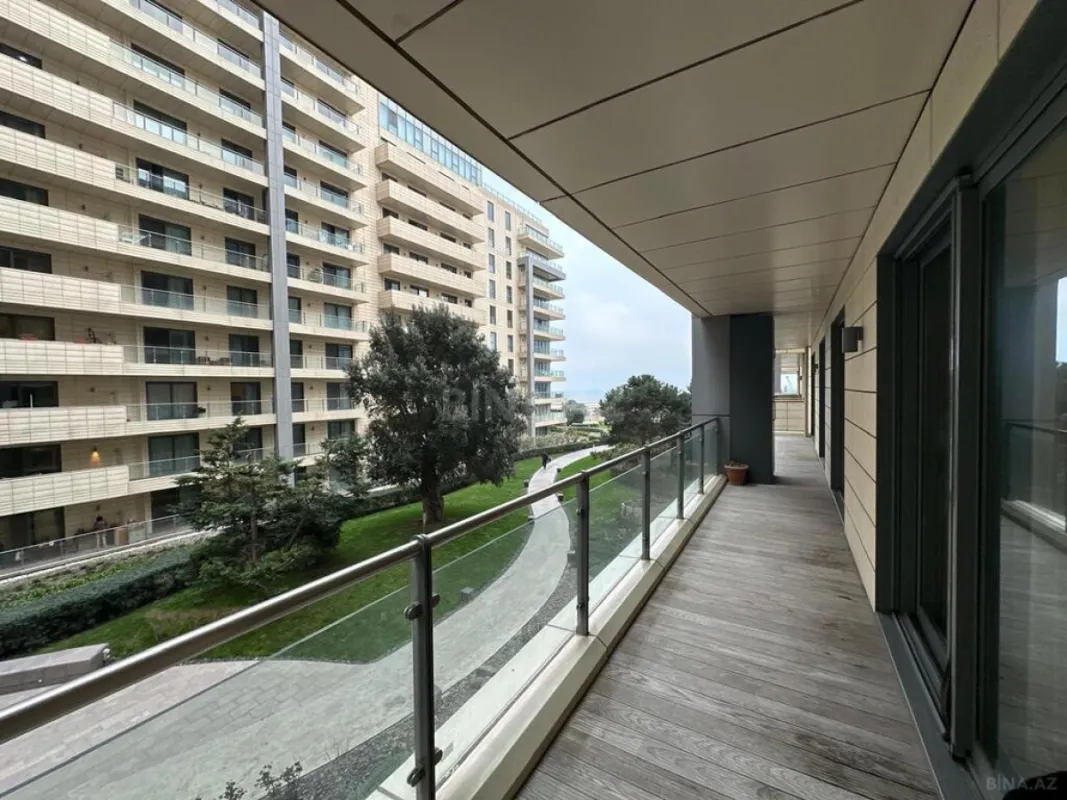 Satılır 4 otaqlı mənzil 180 m²